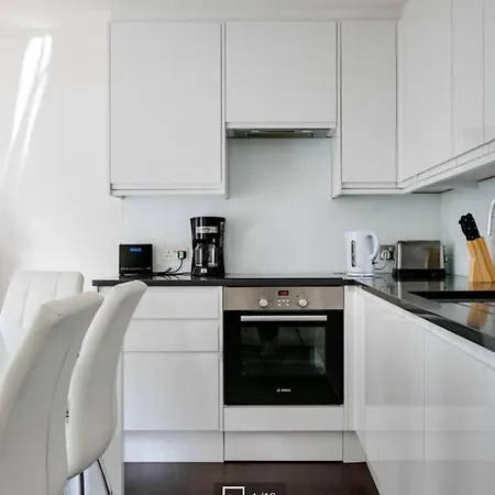 3 Bedroom Penthouse With Balcony Лондон Экстерьер фото