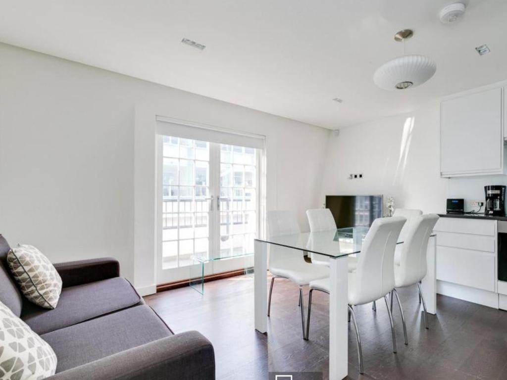 3 Bedroom Penthouse With Balcony * Londres
